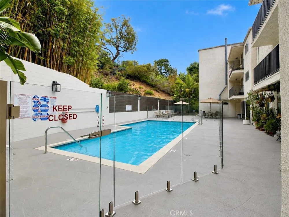 1230 Horn #408 West Hollywood, CA 90069