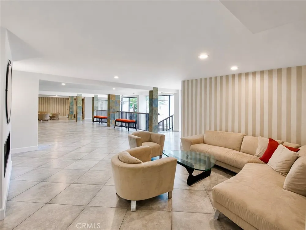 1230 Horn #408 West Hollywood, CA 90069