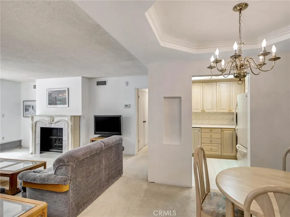 1230 Horn #408 West Hollywood, CA 90069