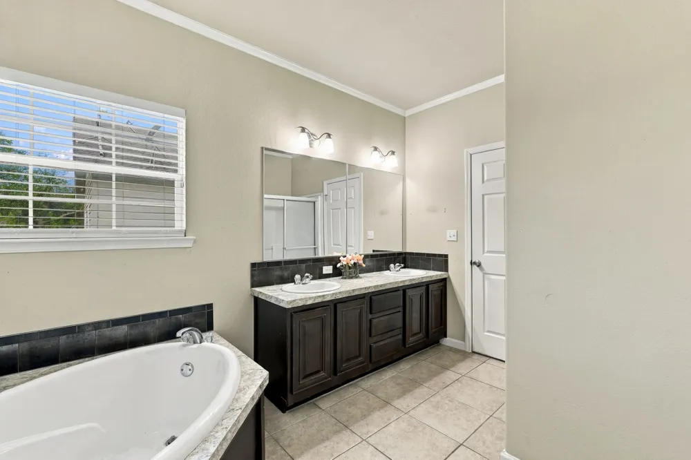 244 Heatherwood Drive #16 Driftwood, TX 78619