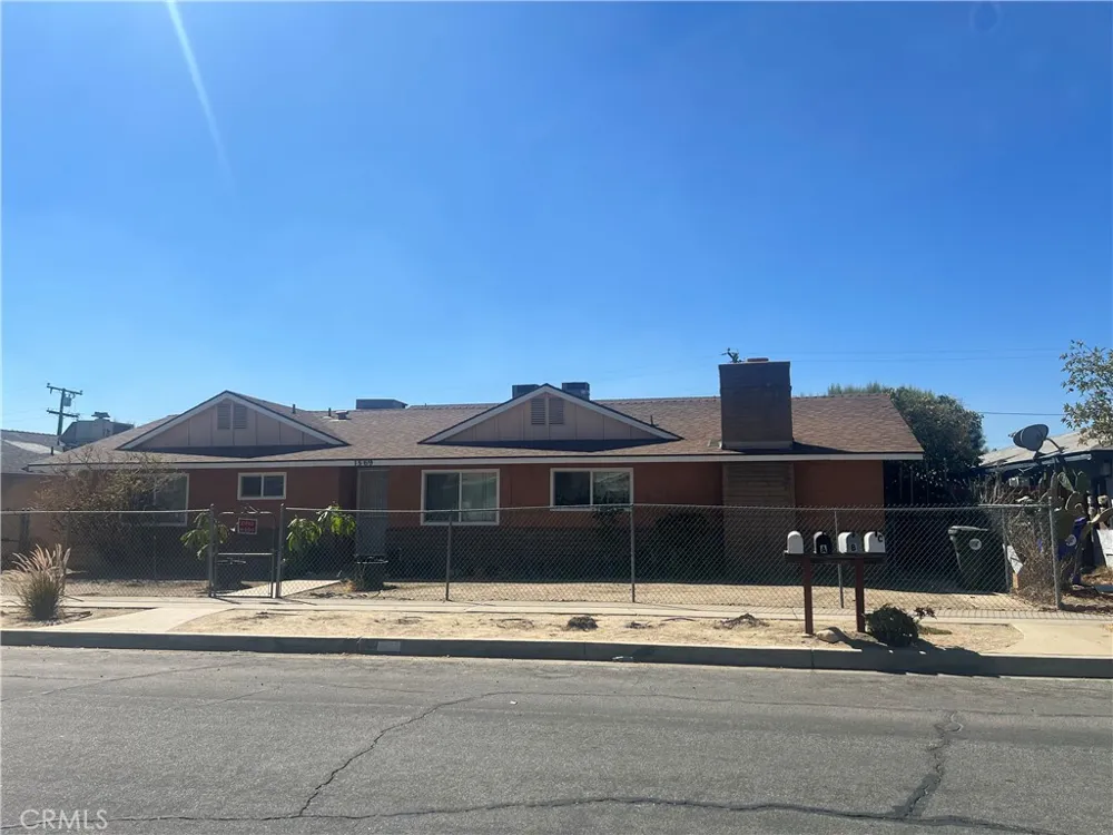 1569 W Ramona Rialto, CA 92376