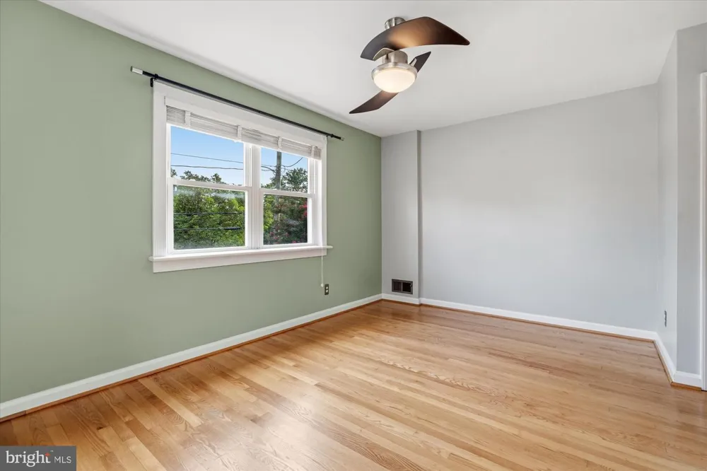 4 E SPRING STREET Alexandria, VA 22301