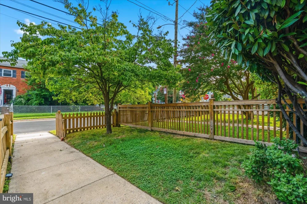 4 E SPRING STREET Alexandria, VA 22301