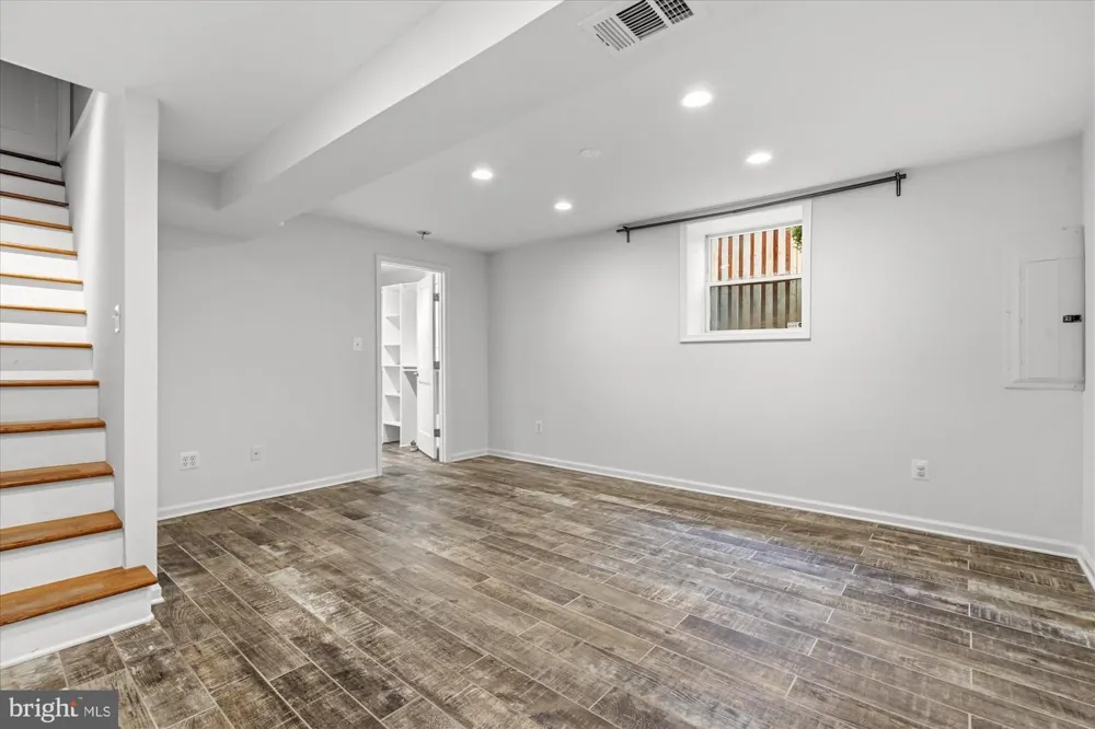 4 E SPRING STREET Alexandria, VA 22301