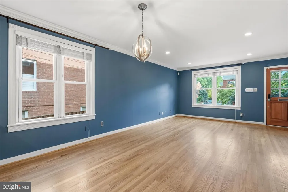 4 E SPRING STREET Alexandria, VA 22301