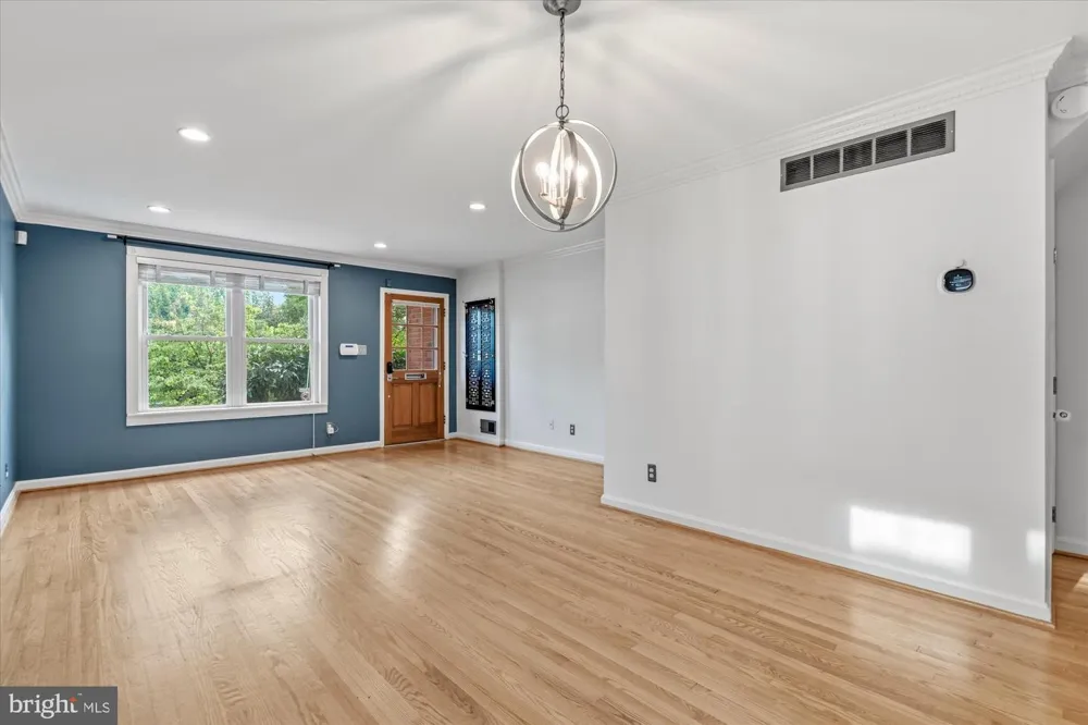 4 E SPRING STREET Alexandria, VA 22301