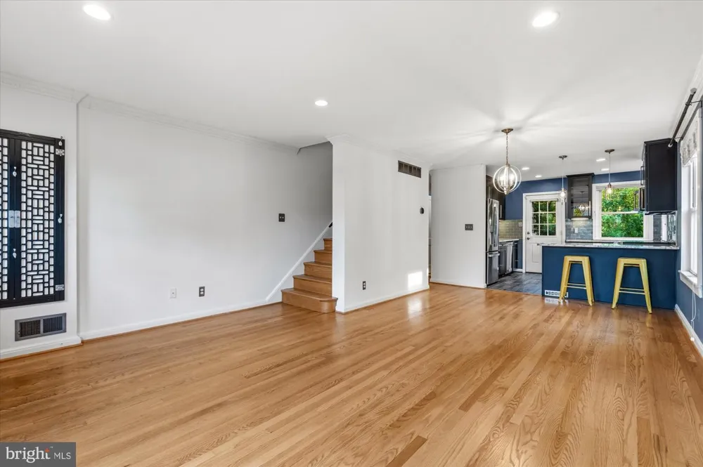4 E SPRING STREET Alexandria, VA 22301
