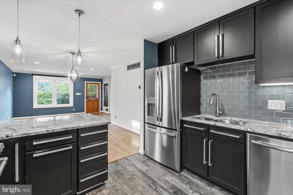 4 E SPRING STREET Alexandria, VA 22301