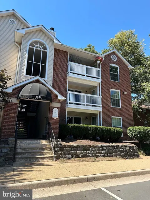 1527 LINCOLN WAY #104