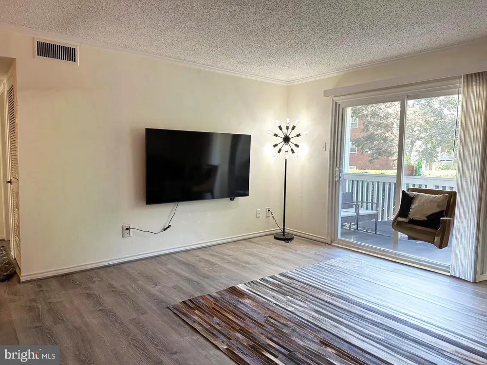 1527 LINCOLN WAY #104 Mclean, VA 22102