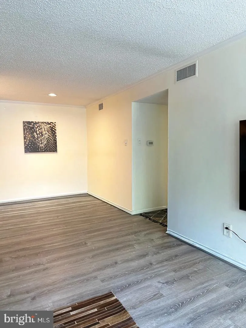 1527 LINCOLN WAY #104 Mclean, VA 22102