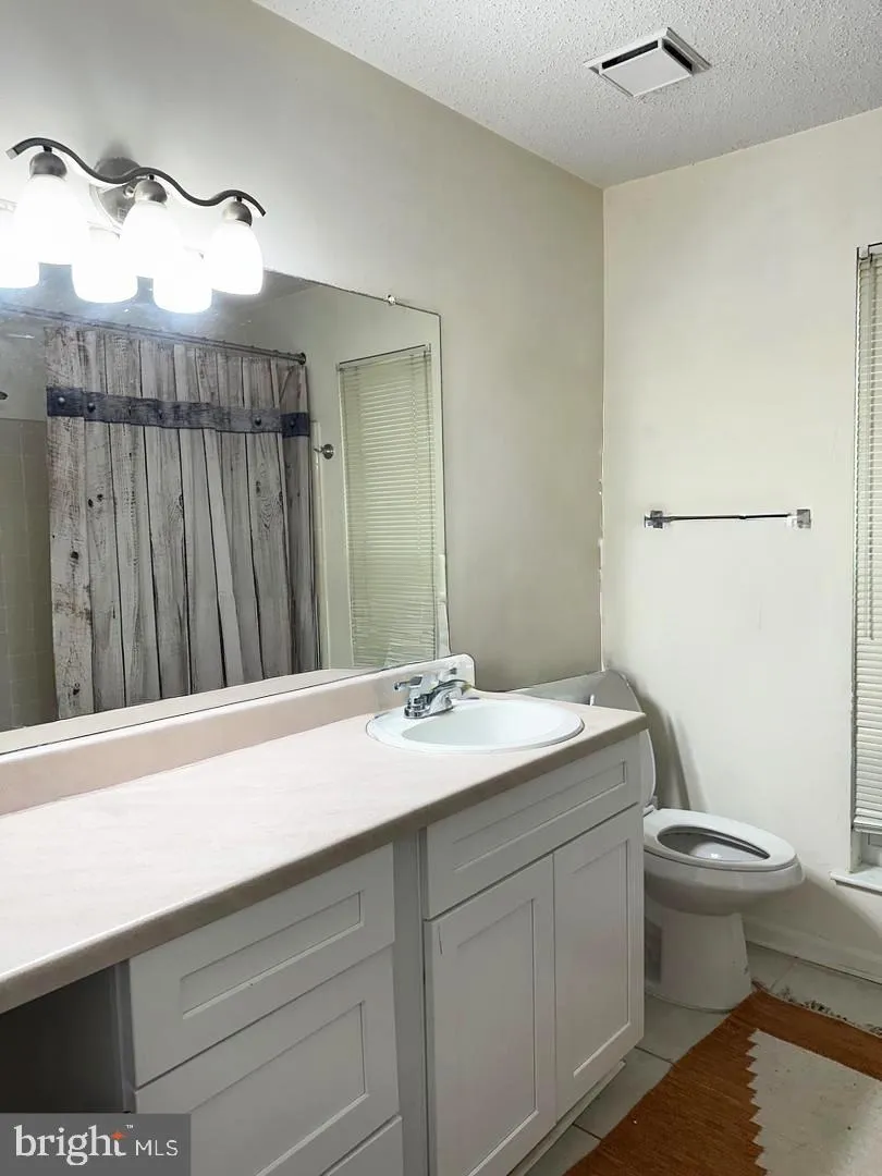 1527 LINCOLN WAY #104 Mclean, VA 22102