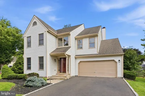 7 RUBY COURT