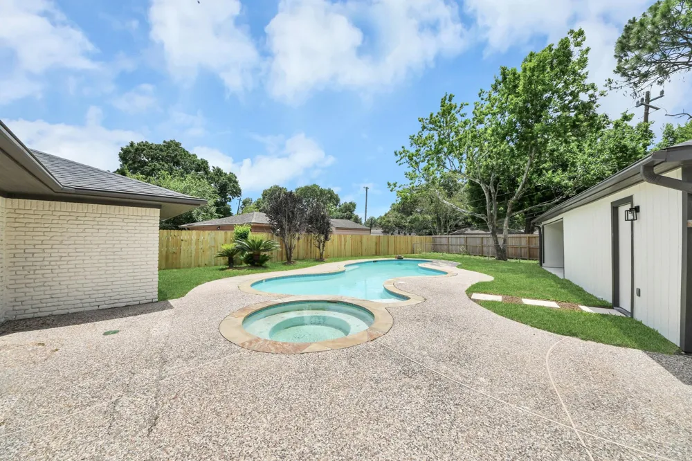 6023 Lattimer Drive Houston, TX 77035