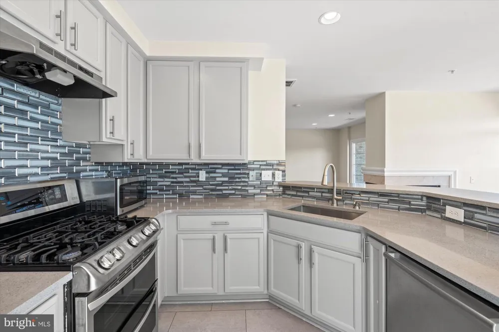 220 FALLSGROVE BOULEVARD #3 Rockville, MD 20850
