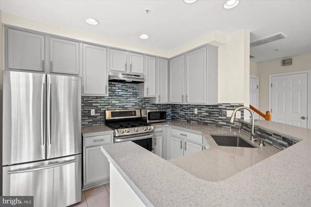 220 FALLSGROVE BOULEVARD #3 Rockville, MD 20850
