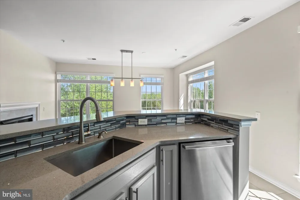 220 FALLSGROVE BOULEVARD #3 Rockville, MD 20850