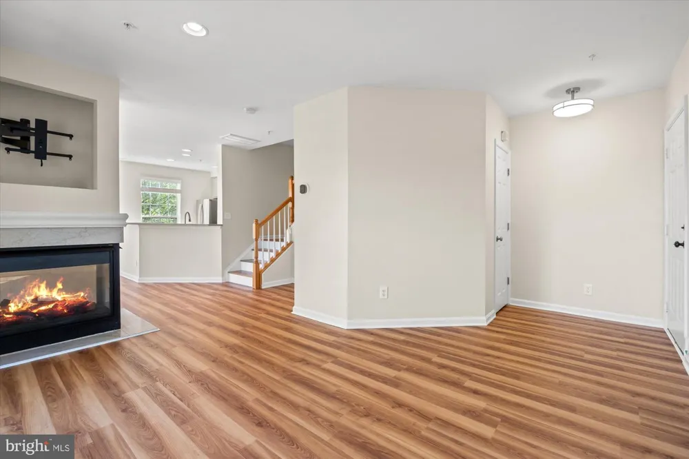 220 FALLSGROVE BOULEVARD #3 Rockville, MD 20850
