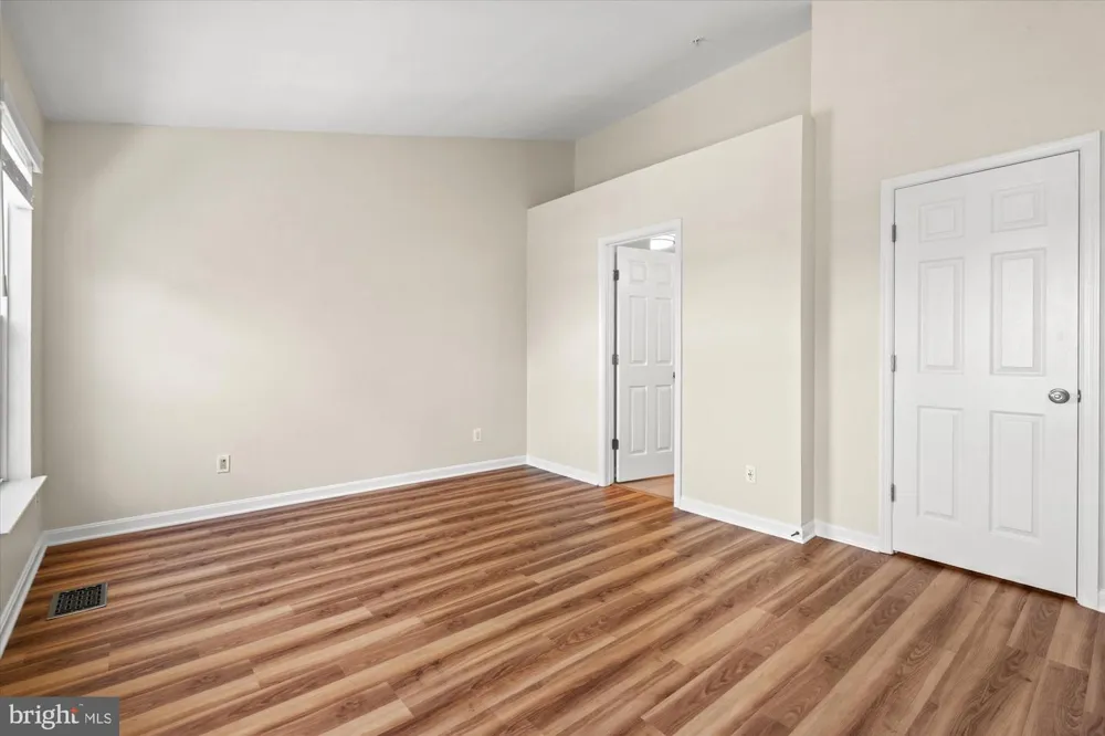 220 FALLSGROVE BOULEVARD #3 Rockville, MD 20850
