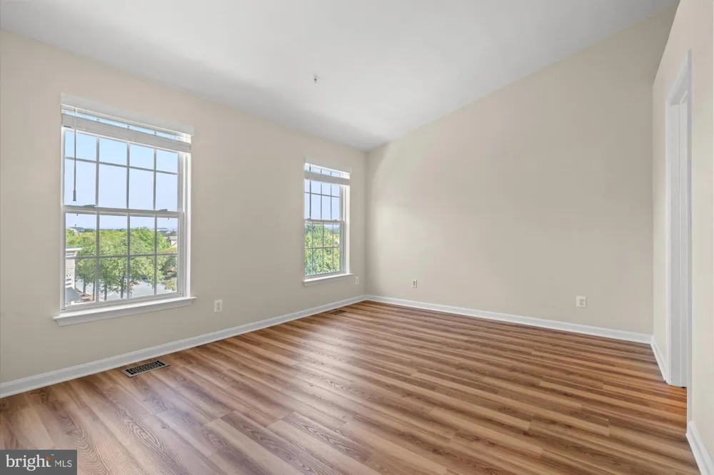220 FALLSGROVE BOULEVARD #3 Rockville, MD 20850