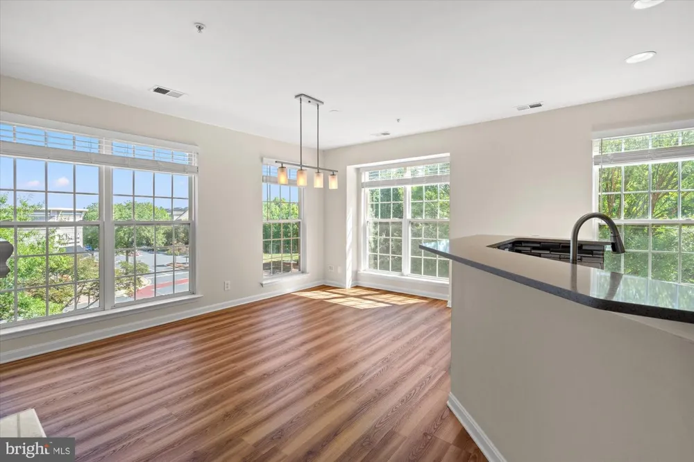 220 FALLSGROVE BOULEVARD #3 Rockville, MD 20850
