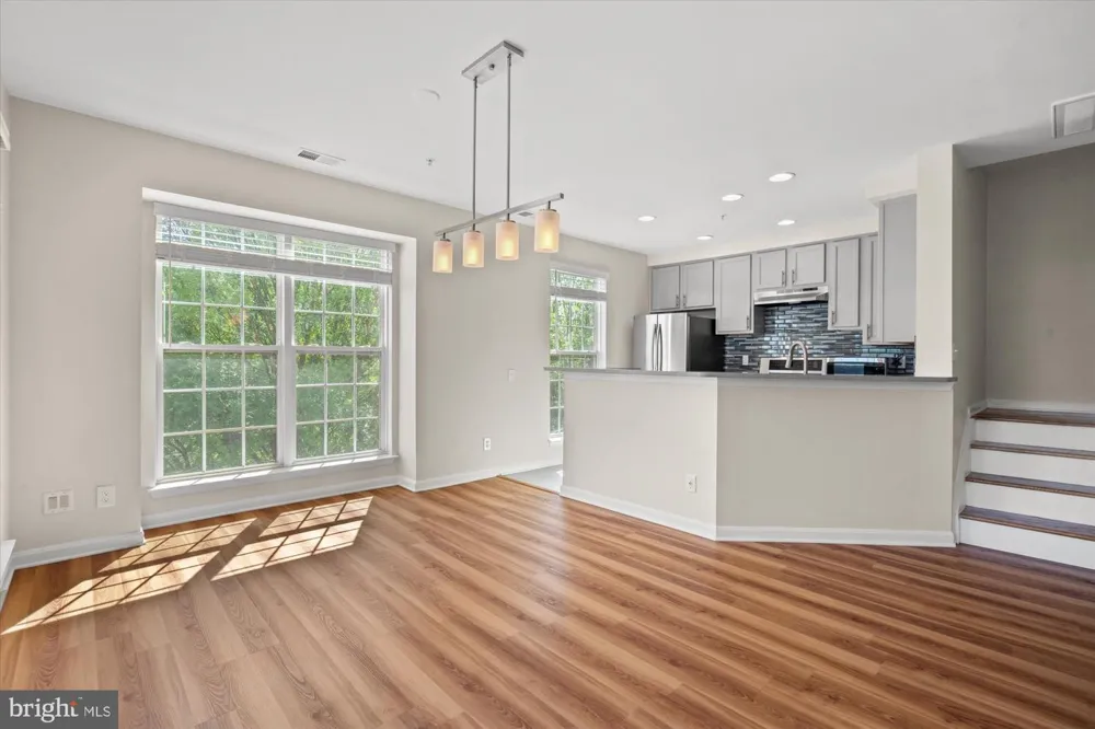 220 FALLSGROVE BOULEVARD #3 Rockville, MD 20850