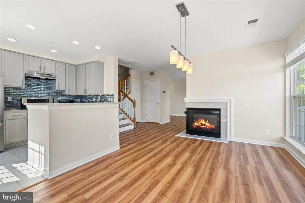 220 FALLSGROVE BOULEVARD #3 Rockville, MD 20850