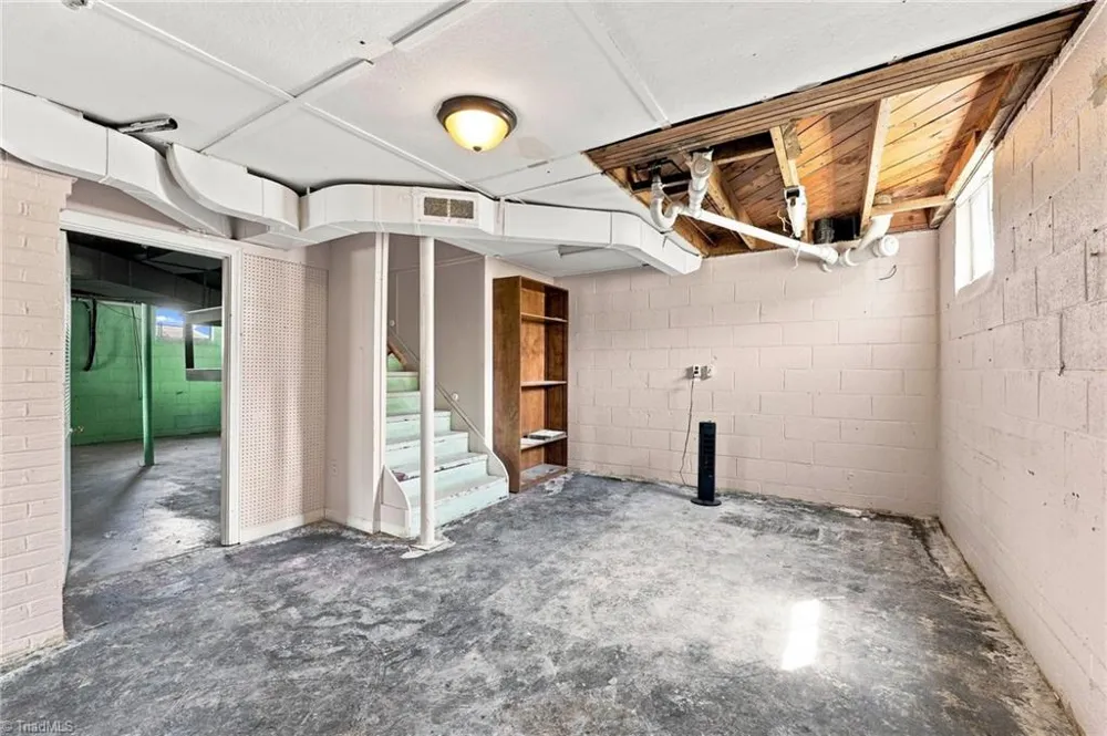 812 Oak Street Reidsville, NC 27320