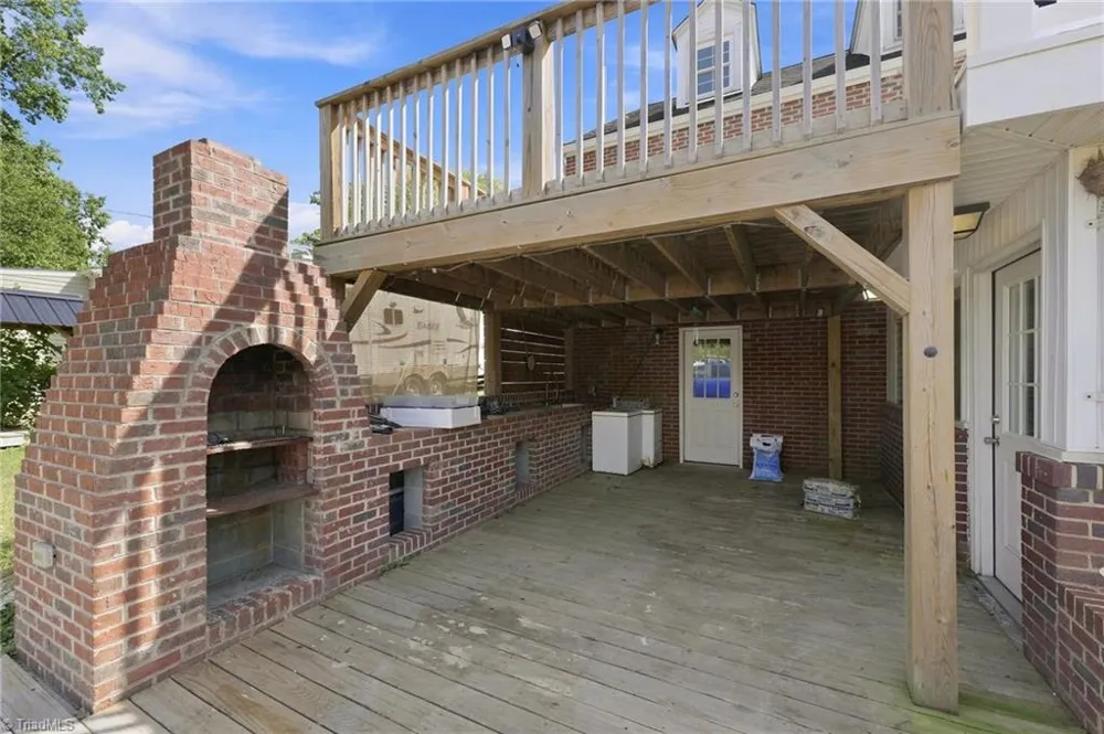 812 Oak Street Reidsville, NC 27320