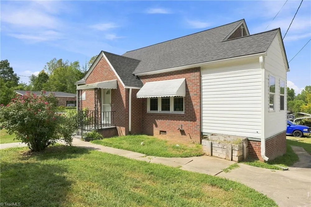 812 Oak Street Reidsville, NC 27320