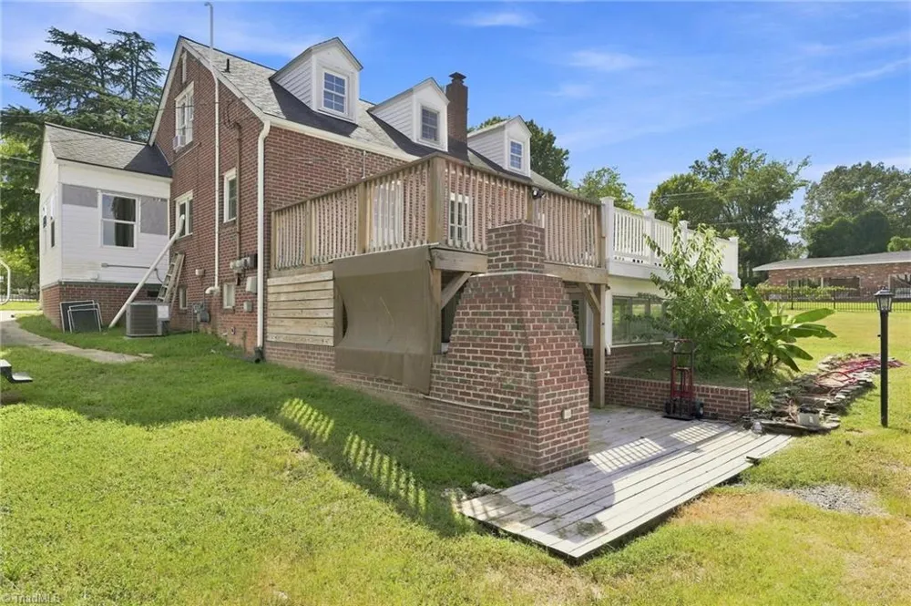 812 Oak Street Reidsville, NC 27320