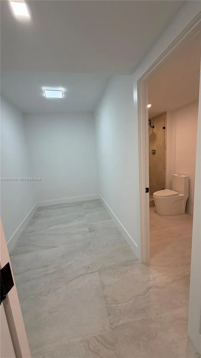 1800 NE 114th St #605 North Miami, FL 33181
