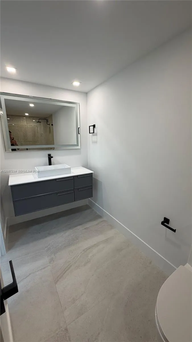 1800 NE 114th St #605 North Miami, FL 33181