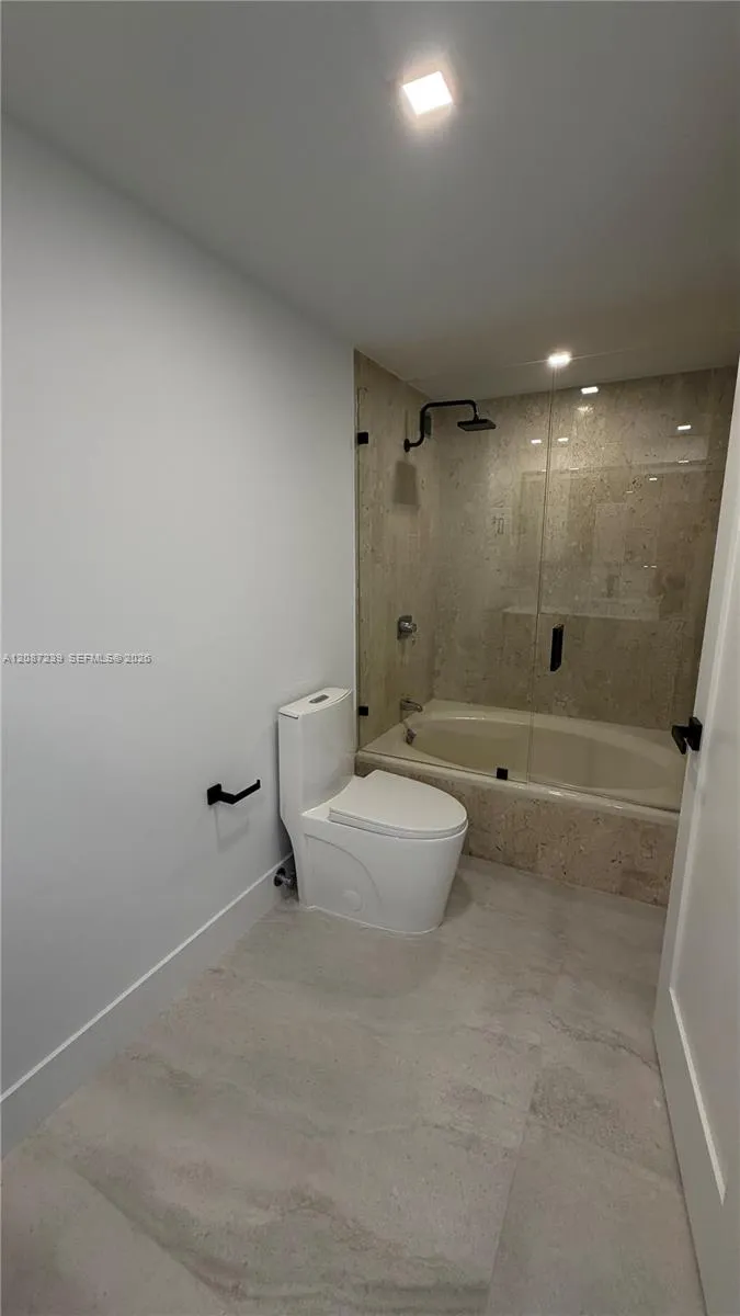 1800 NE 114th St #605 North Miami, FL 33181