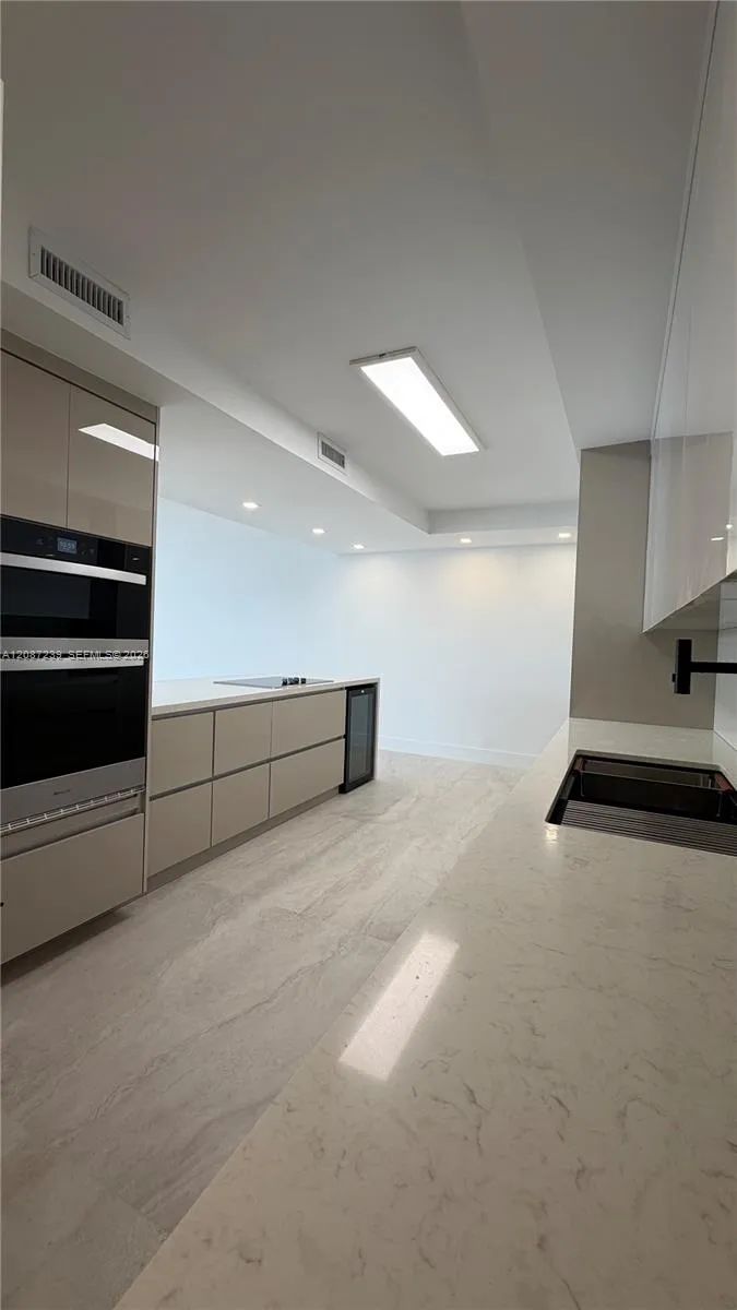 1800 NE 114th St #605 North Miami, FL 33181