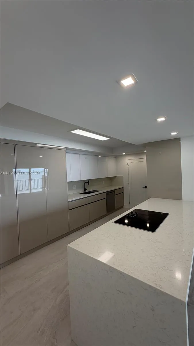 1800 NE 114th St #605 North Miami, FL 33181