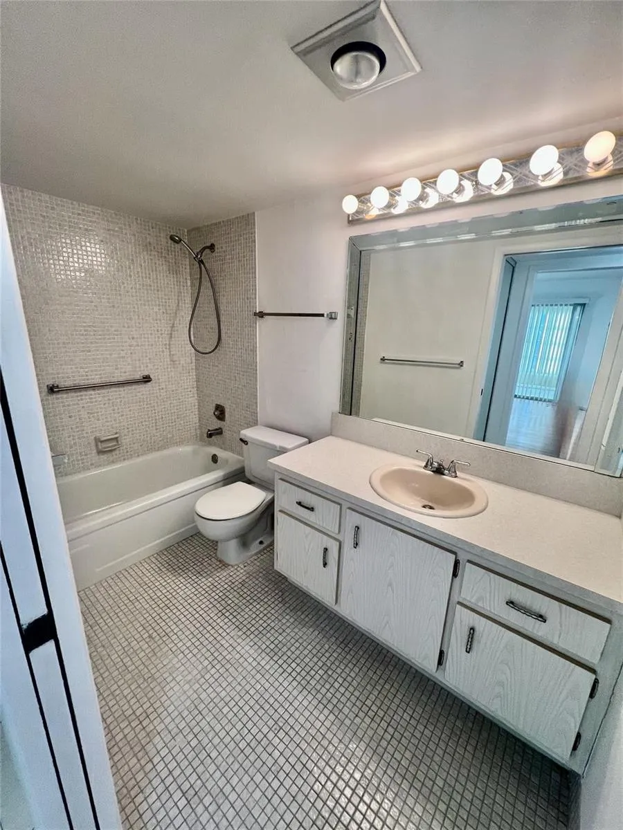 3002 Newcastle A Boca Raton, FL 33434