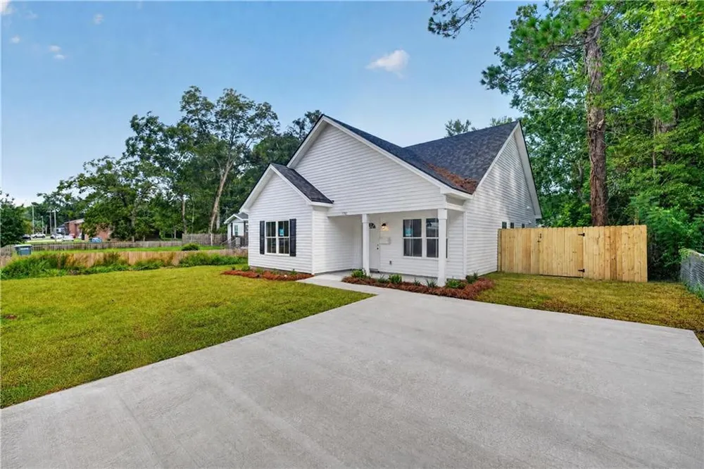 1126 E 56th Street Savannah, GA 31404