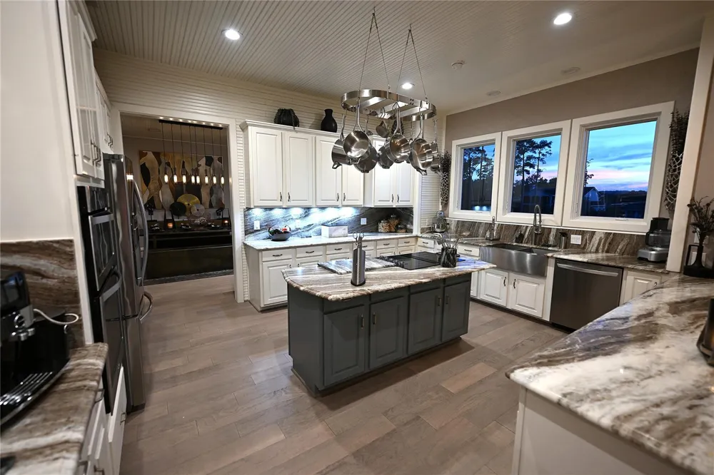 38 Fairway Park Montgomery, TX 77356