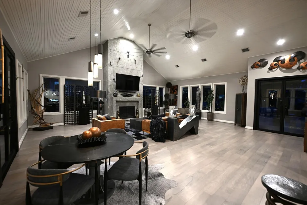 38 Fairway Park Montgomery, TX 77356