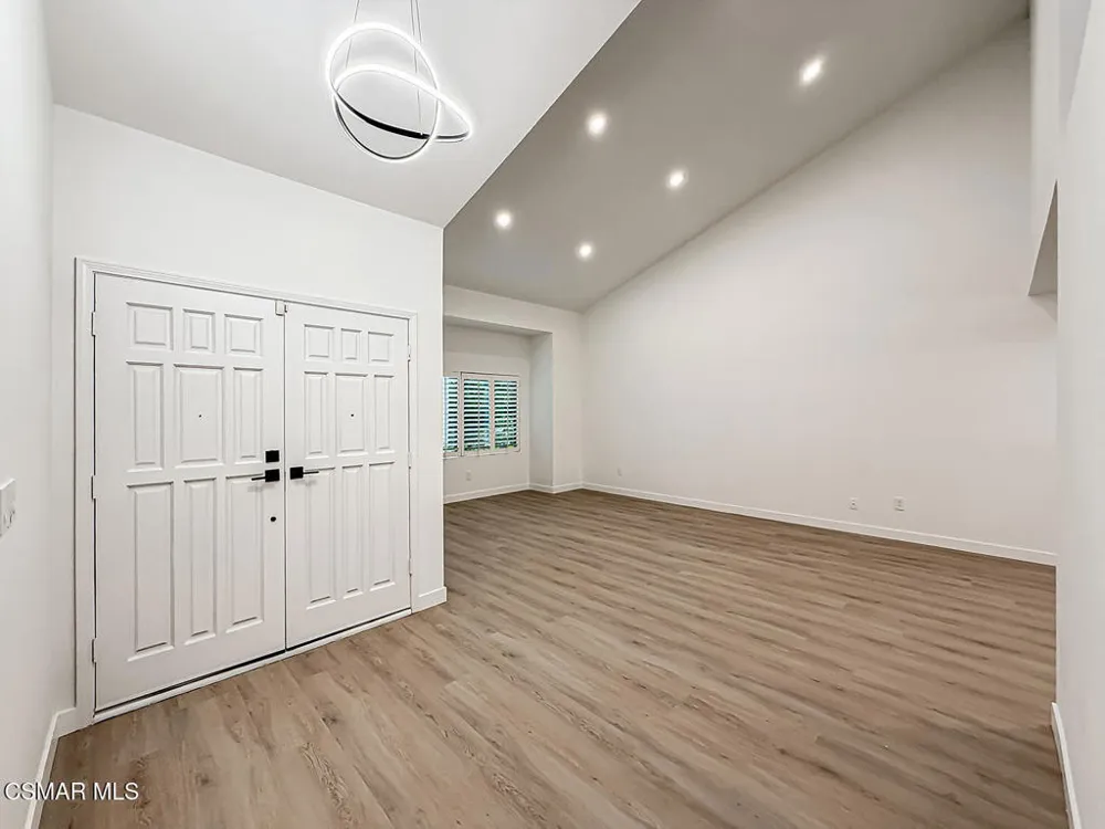 29820 Rainbow Crest Drive Agoura Hills, CA 91301