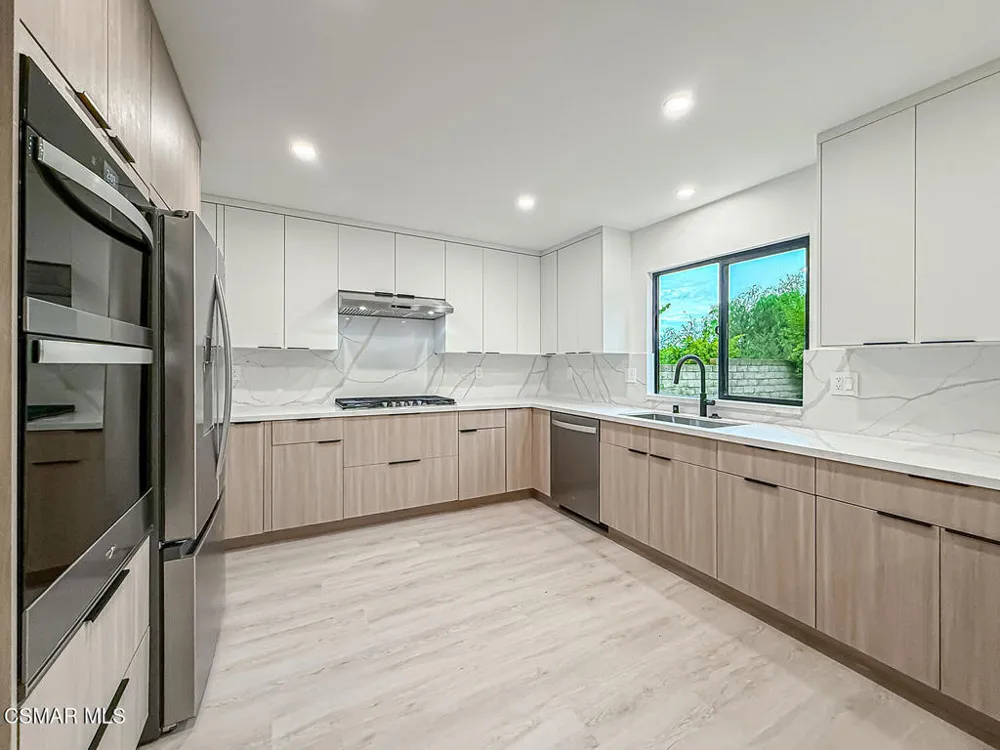 29820 Rainbow Crest Drive Agoura Hills, CA 91301