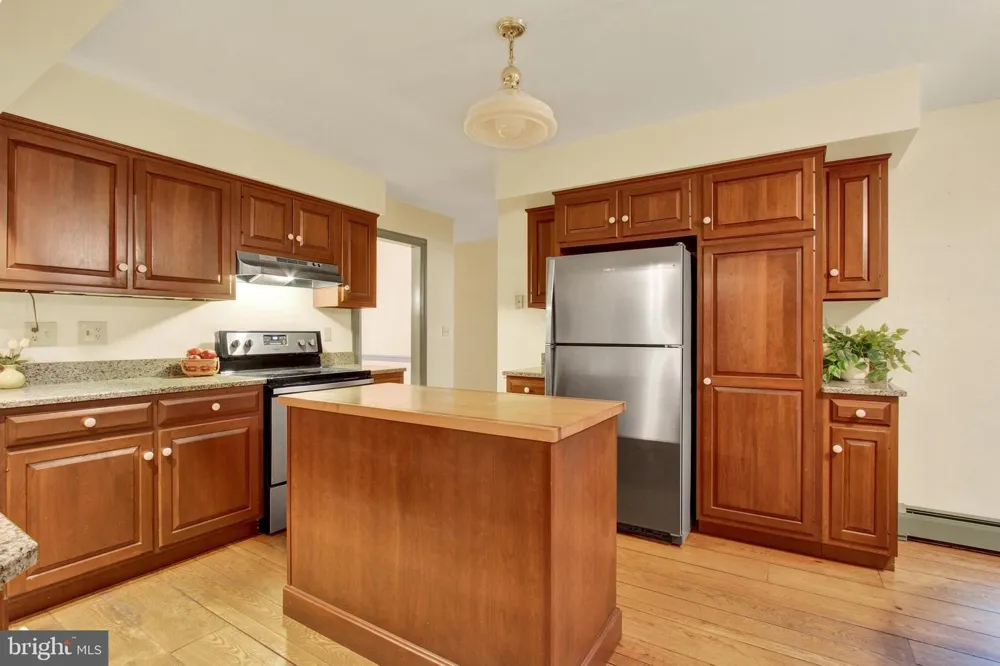 862 LAUREL WOODS LANE Hanover, PA 17331