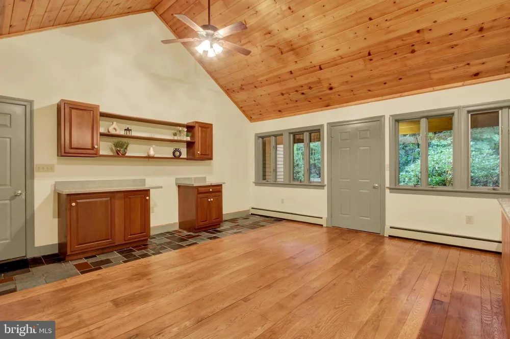 862 LAUREL WOODS LANE Hanover, PA 17331