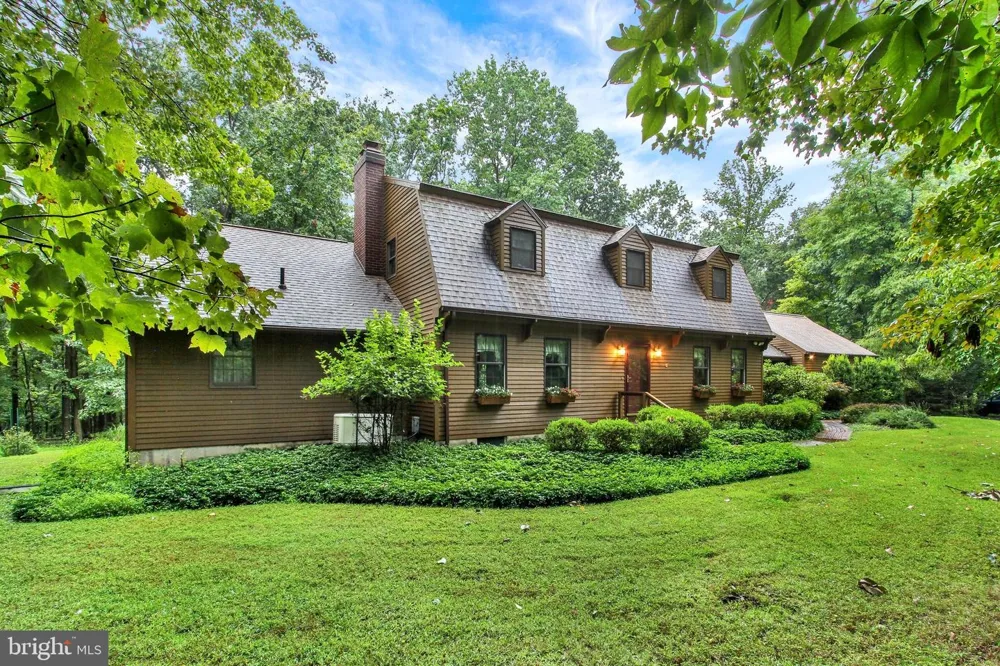 862 LAUREL WOODS LANE Hanover, PA 17331