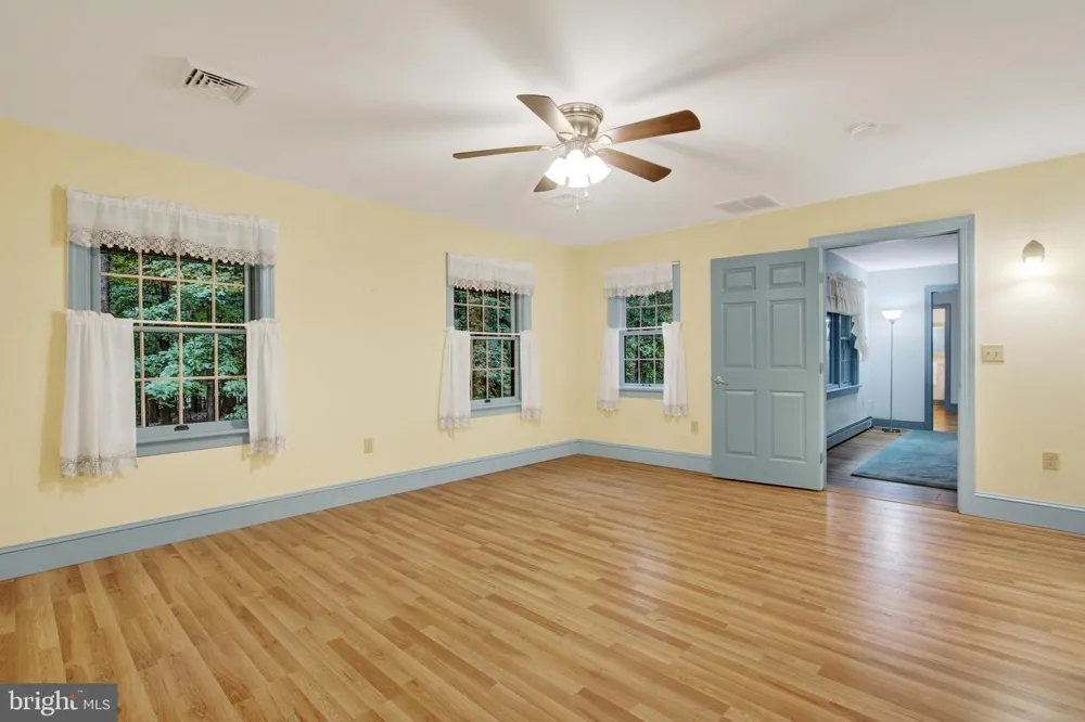 862 LAUREL WOODS LANE Hanover, PA 17331