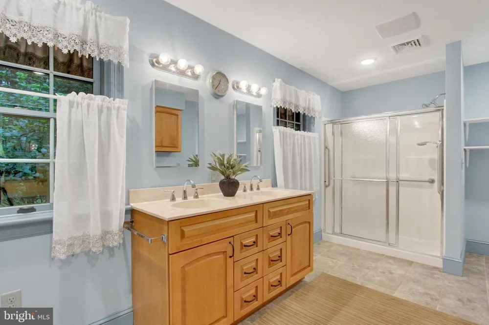862 LAUREL WOODS LANE Hanover, PA 17331