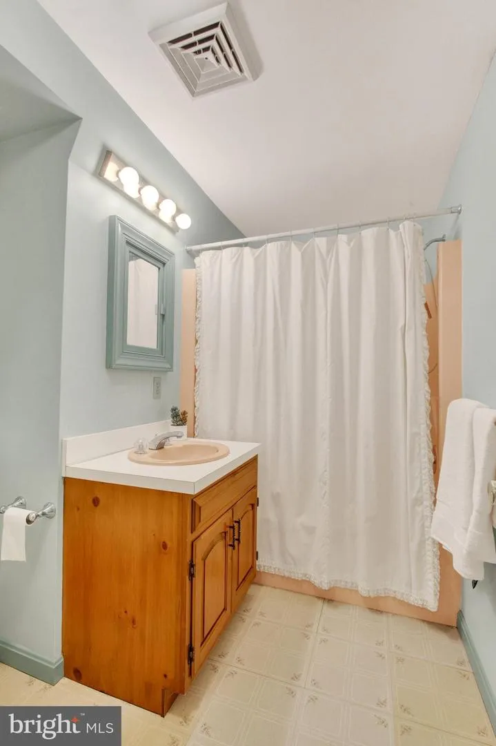 862 LAUREL WOODS LANE Hanover, PA 17331