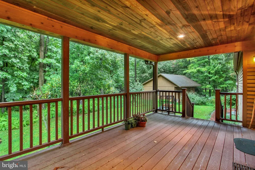 862 LAUREL WOODS LANE Hanover, PA 17331