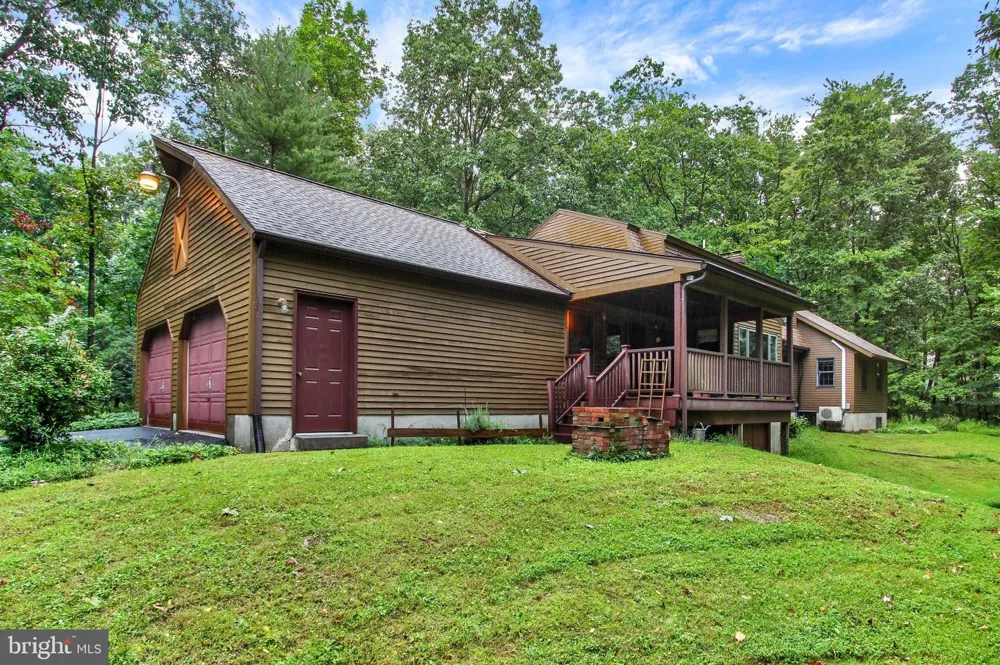 862 LAUREL WOODS LANE Hanover, PA 17331